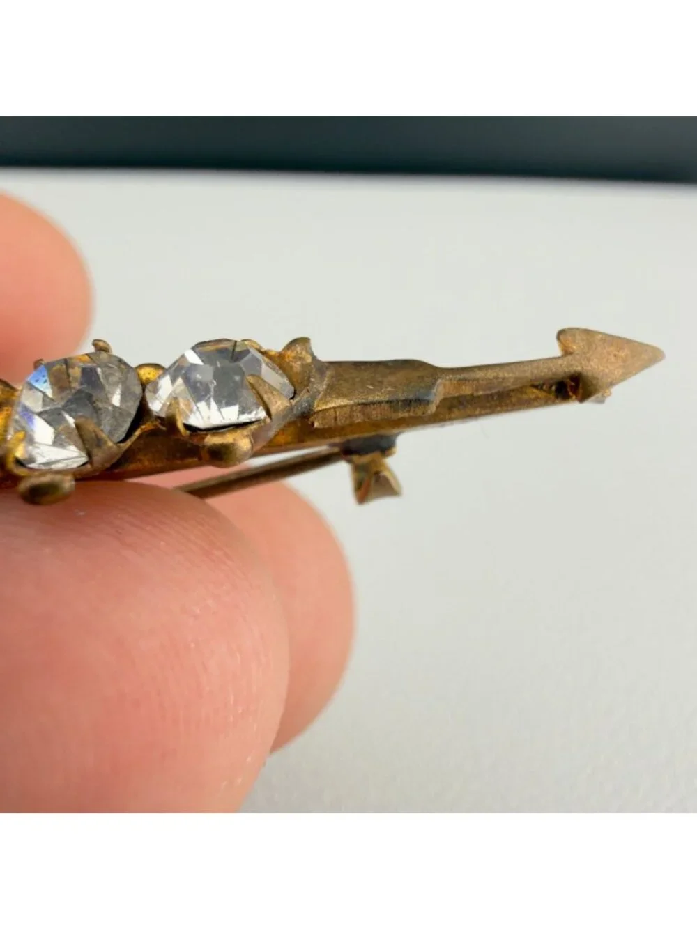 Vintage Victorian Paste Stone Bar Brooch Gold Tone Prong Set Arrows